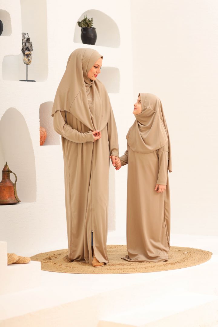 Tek Parça Fermuarlı Anne - Çocuk Kombini Namaz Elbisesi  Bej